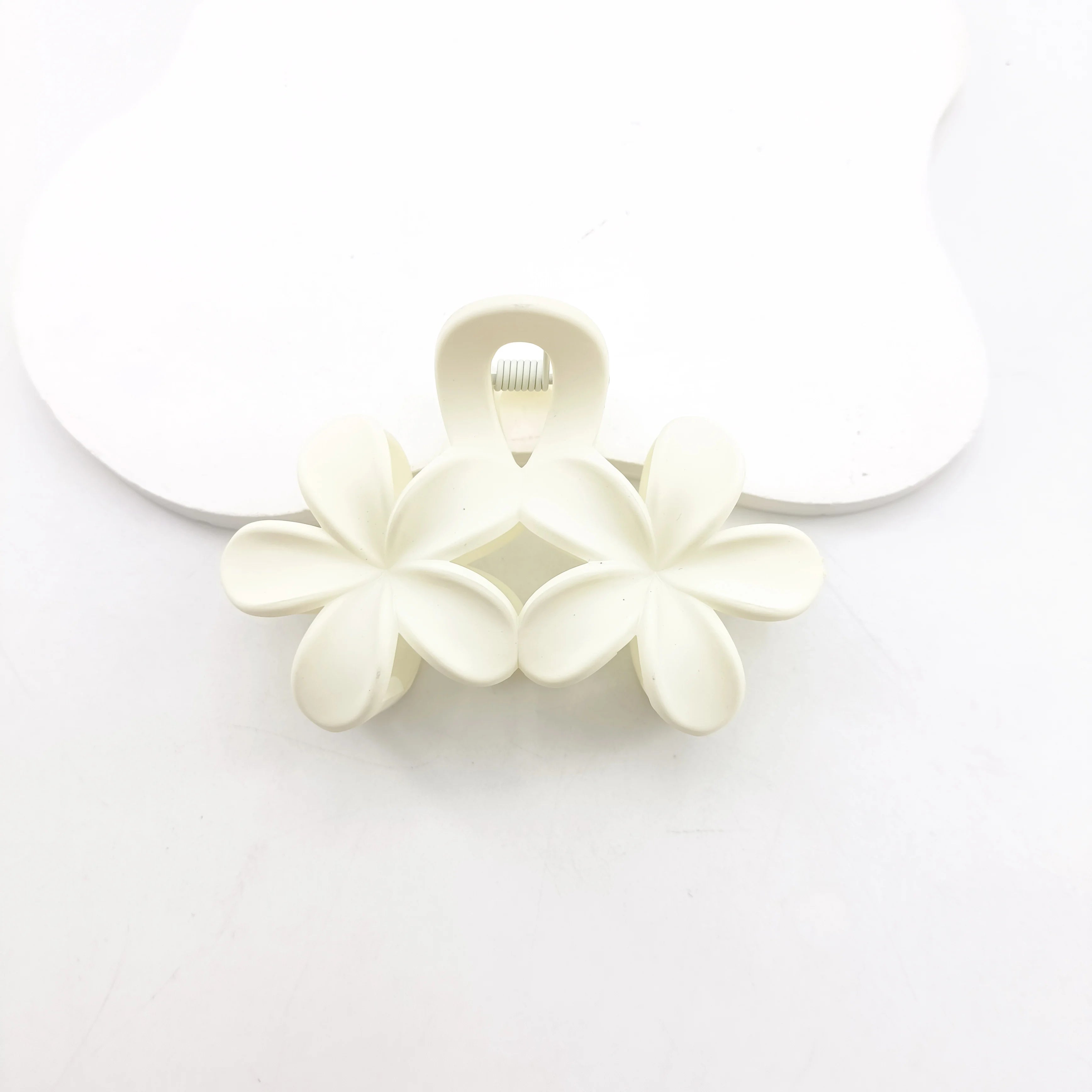 Flower Hair Claw Clips Non-Slip Matte Flower Hair Clips for Women Cute Hair Clips, Hawaiian Hair Flower Clip Large Plumeria